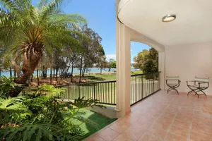 Image of 2 bedroom Apt on Parkyn Parade with pool and Airvconditioning
