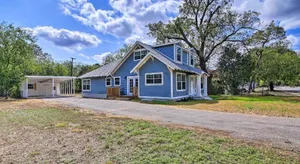 Image of Renovated Family Cottage 1 Mi to Main St Shops!