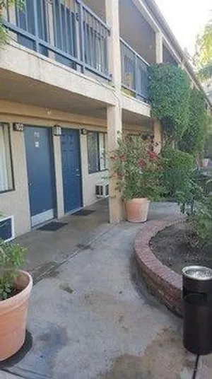 Image of Sierra Crossing Motel