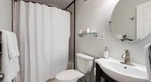 Image of Superb Basement close to the Gaylord MGM Outlets National Harbor