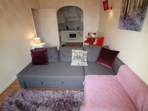 Image of Cosy Central Apartment with Parking