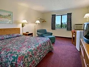 Image of Super 8 by Wyndham Valley City
