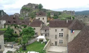 Image of Appartements - Charme, jardin et vue imprenable en plein coeur de St-Cirq