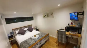 Image of Annex in Chippenham with Parking and WIFI