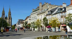 Image of Maison cosy à Moulins : proche centre, cour fleurie, vélos, WiFi et draps fournis - FR-1-489-162