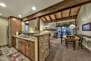 Image of 502 Lakeland - 2 Br Townhouse