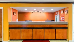 Image of Econo Lodge Inn & Suites Airport
