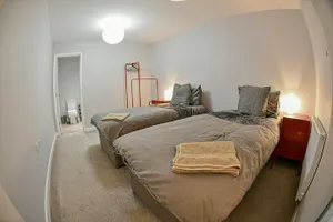 Image of Huge Modern Apartment 2 Bathrooms Sleeps 6