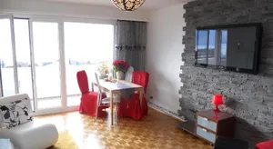 Image of Spacious Apartment with Lake View | 35
