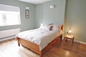 Image of Comfortable Waterloo Home Near Thames