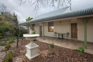 Image of Rawson's Retreat - Five Bedroom Home - Walk CBD - Includes Breakfast