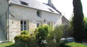 Image of La Maison Des Chiens Rouges