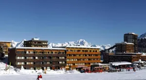 Image of Studio divisible, orienté sud, balcon en étage élevé, au pied des pistes - FR-1-455-87