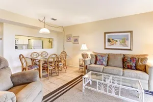 Image of 2158 S Fletcher B