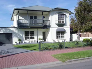 Image of Glenelg Sea-Breeze