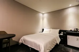 Image of Bundang Lenny El