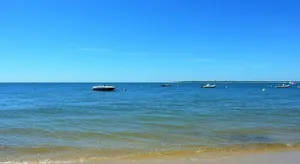 Image of Appartement T3 avec Garage, Balcon et Véranda – Centre d'Arcachon, à 300m de la Plage - FR-1-433-47