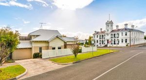 Image of Beach Belle Queenscliff - Walk Everywhere - Free Wifi and Netflix