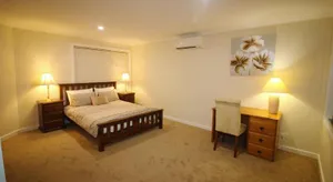 Image of Silver House - Melbourne Airport Accommodation - 7 Minutes from Melbourne Airport