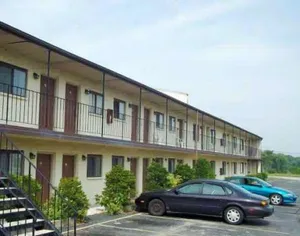 Image of Embassy Motel - Franklin