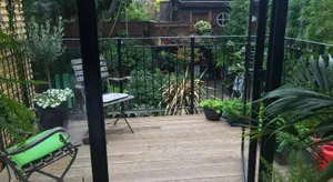 Image of The green house