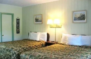 Image of white columns motel