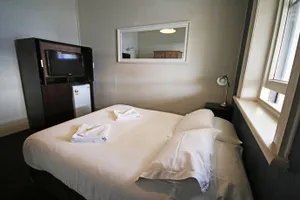 Image of Mac's Hotel