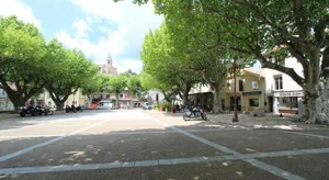 Image of "La place du village"