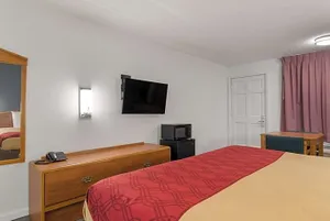 Image of America'S Best Inn - Calhoun