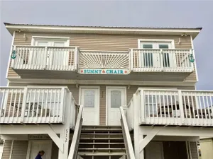 Image of Sunny and Chair E 2 Bedrooms 1.5 Bathroom Home
