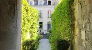 Image of A coté de la place du pilori