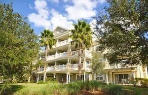 Image of 3 Bed 3 Bath Overlooking Golf Course by RedAwning