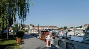 Image of TOUL Appartement Entier avec PARKING Privé au Calme Cosy à Étage avec Balcon