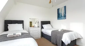 Image of BEST PRICE! LARGE HOME FOR 4 - SMART TV - COMFY BEDS - GARDEN - 4 Single Beds or 2 Doubles!