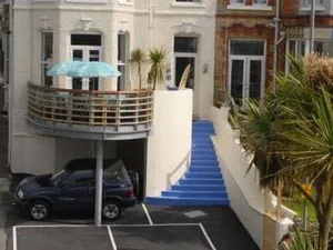 Image of Hillcrest Hotel