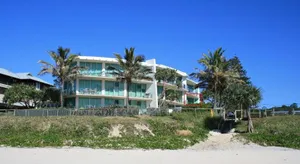 Image of Waves 203 on Currumbin