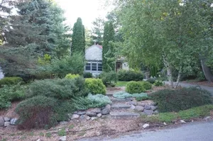 Image of Luxurious Living 1 Block from Lake.