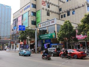 Image of Xiyue Moon Yunxiang Hotel (Kunming South Asian Style Diyicheng Dianchi Branch)