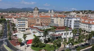 Image of Coeur de Fréjus, L'AMPHITHÉÂTRE, appartement 3 pièces climatisé, terrasse, barbecue, piscine & parking