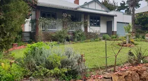 Image of Walnut Cottage - 2 bedroom pet friendly country cottage