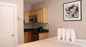 Image of Stylish Downtown Studio in the South End, C. Ave #1
