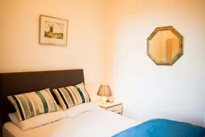 Image of Bright 2 bed Apartment by Rodney st