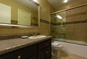 Image of 4516 Parkside Villa by RedAwning