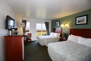 Image of Shoreline Inn...on the beach