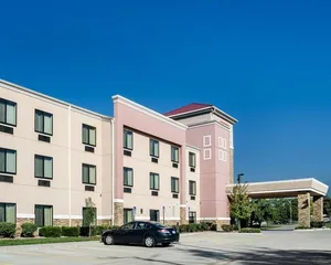 Image of Comfort Suites Topeka