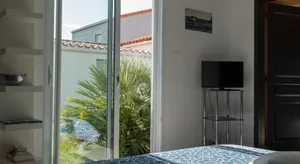 Image of Chambre et salle d'eau dans dépendance 20 m2, vélos
