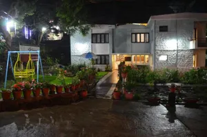 Image of 7 ROADS RESORT 50mts to lake