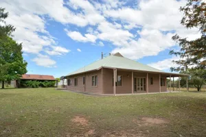 Image of Grasmere Estate Homestead - hear the Lions roar from nearby Hunter Valley Zoo