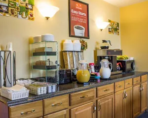 Image of Econo Lodge Inn And Suites