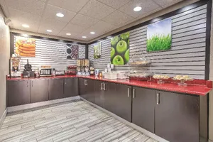 Image of La Quinta Inn & Suites by Wyndham Jackson North